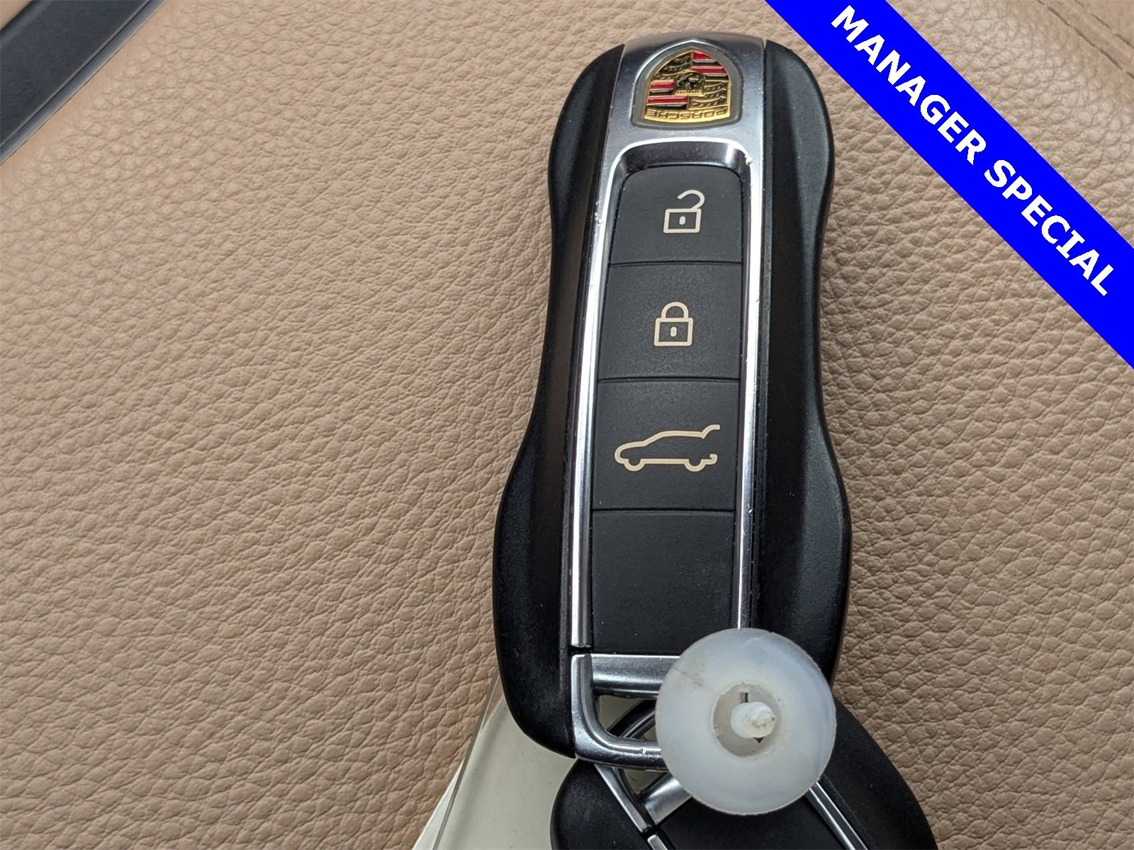 Used 2023 Porsche Cayenne Platinum Edition image 34