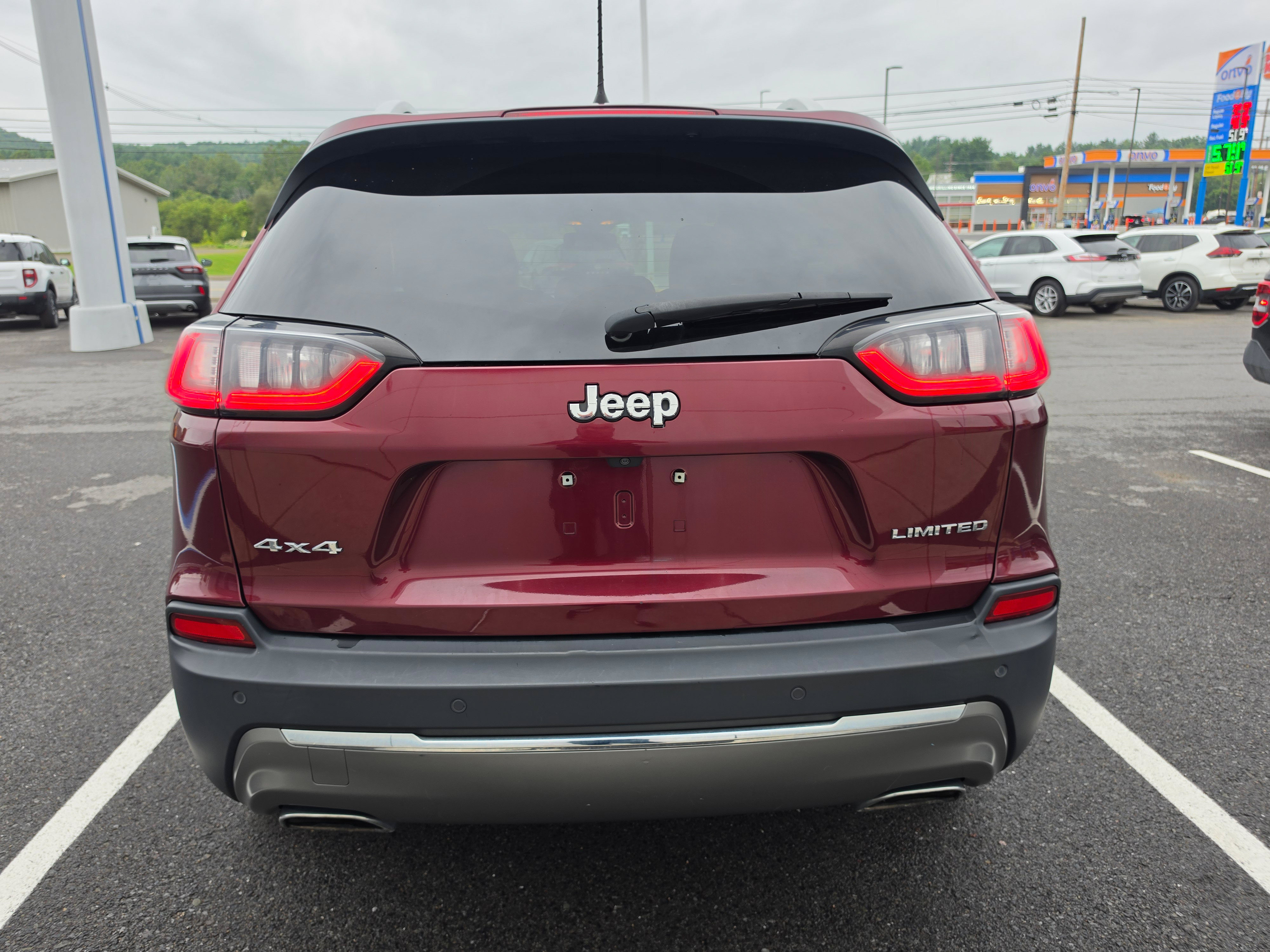 Used 2019 Jeep Cherokee Limited w/ Luxury Group AWD/4WD image 4