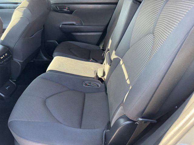 Used 2022 Toyota Highlander LE image 10