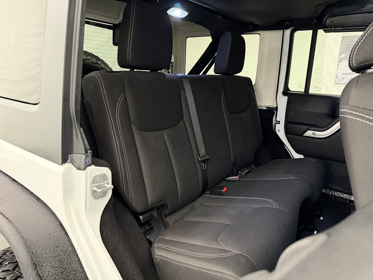 Used 2015 Jeep Wrangler Unlimited Rubicon w/ Connectivity Group image 20