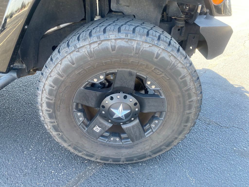 Used 2017 Jeep Wrangler Unlimited Sahara w/ Connectivity Group image 2