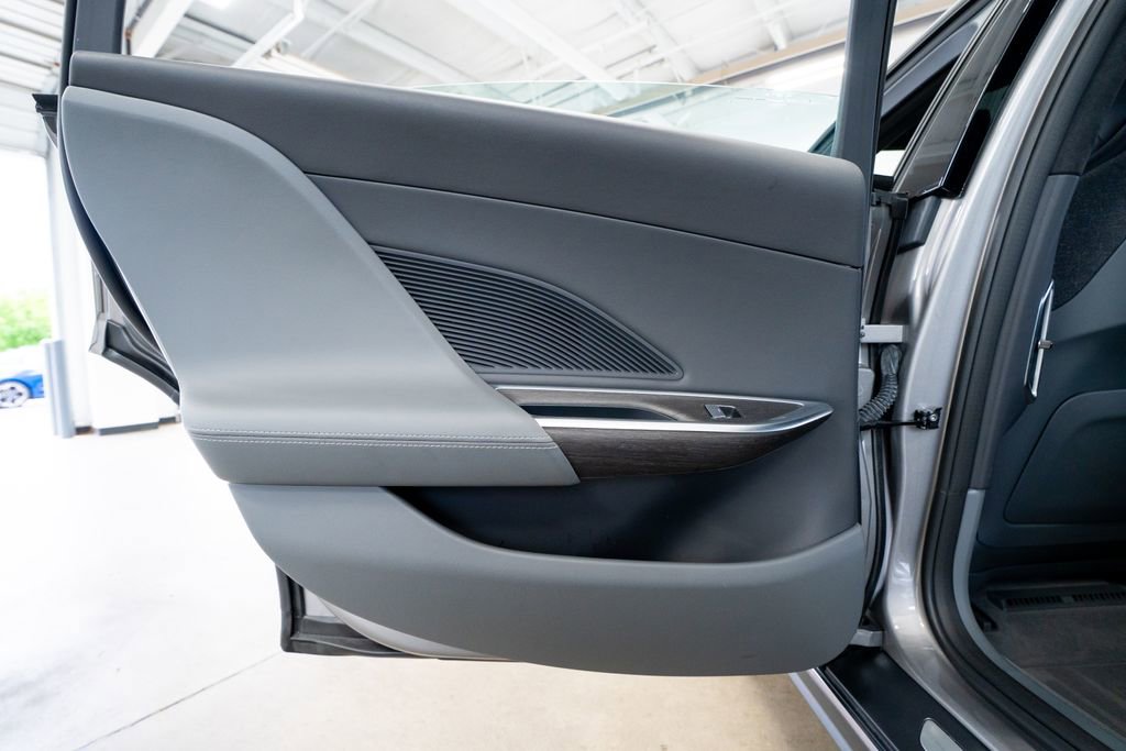 Used 2024 Lucid Air Pure RWD image 42