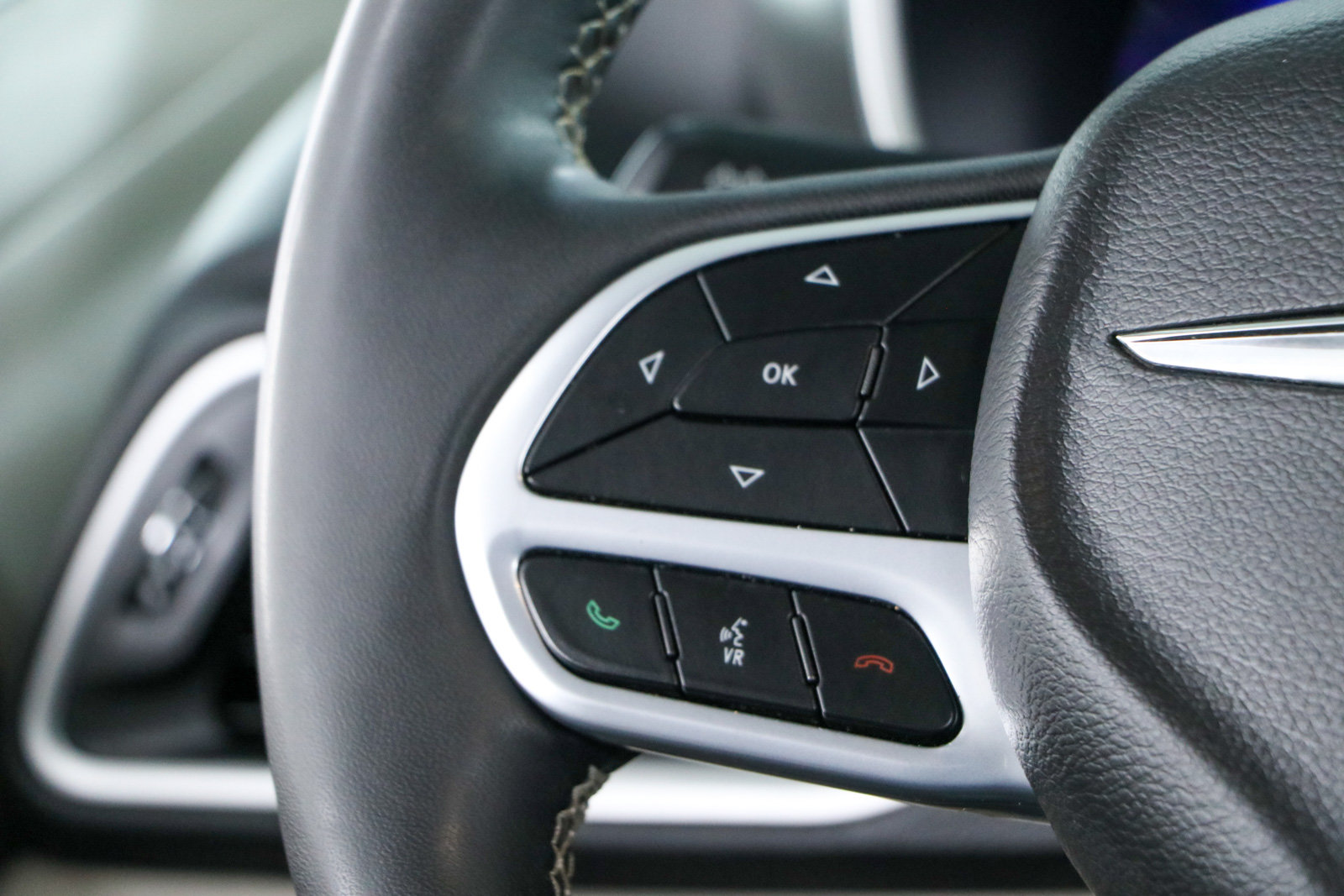 Used 2024 Chrysler Pacifica Touring-L FWD image 13