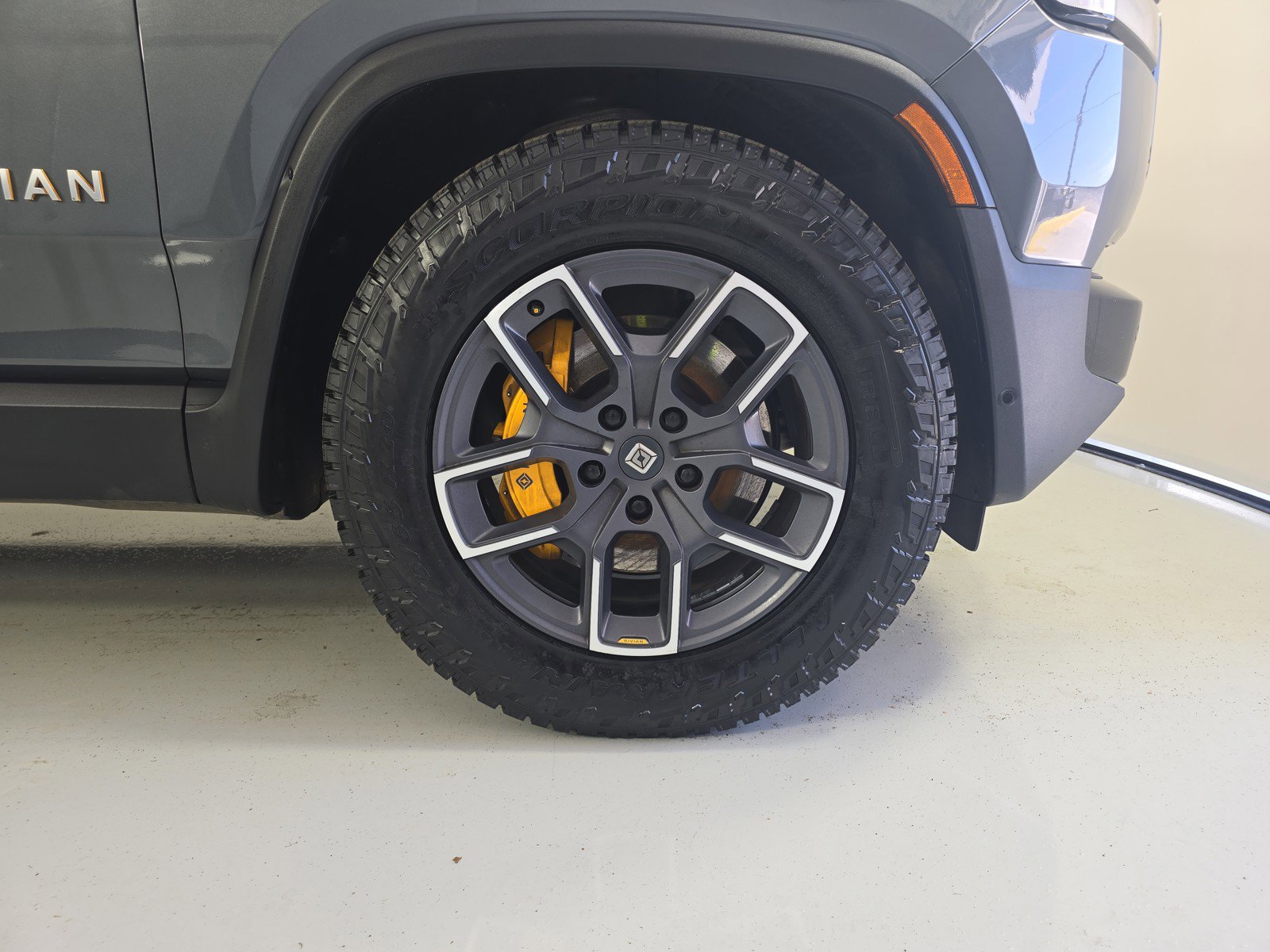 Used 2024 Rivian R1S Adventure image 11