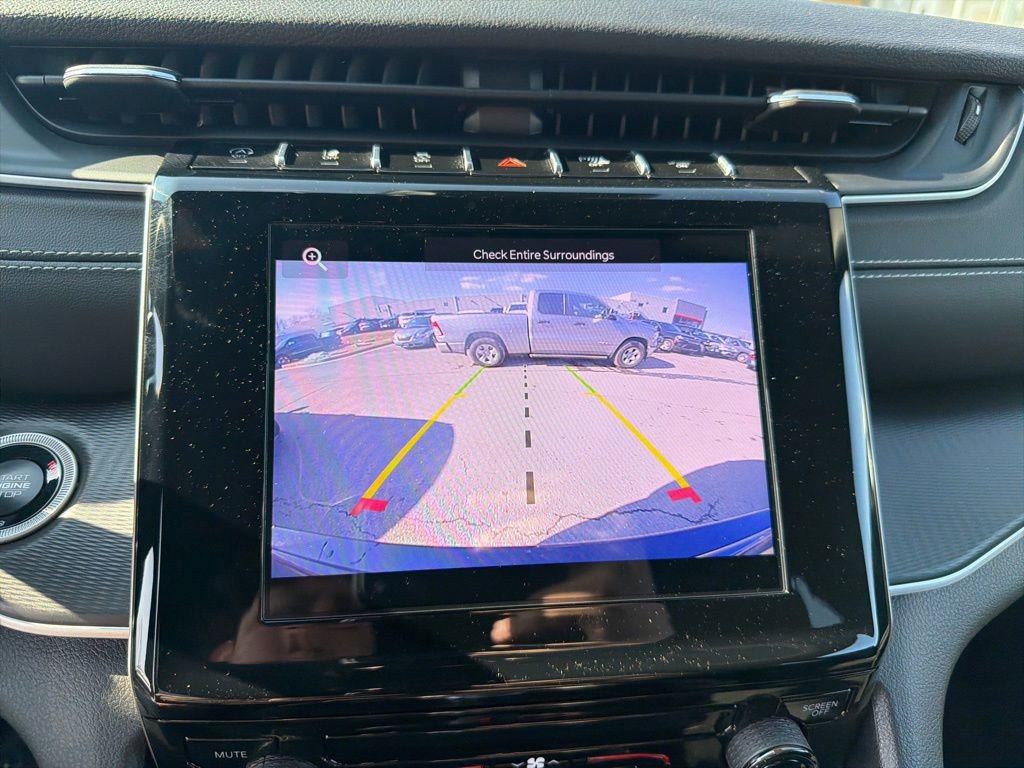 Used 2025 Jeep Grand Cherokee Laredo image 20