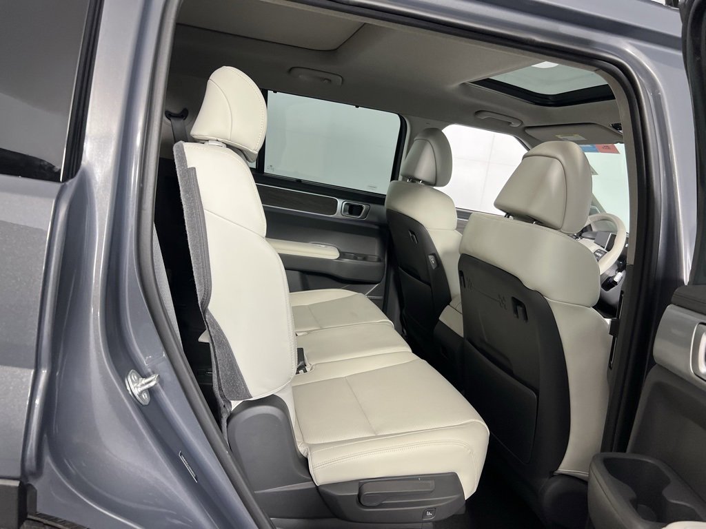 Used 2024 Hyundai Santa Fe Limited image 39