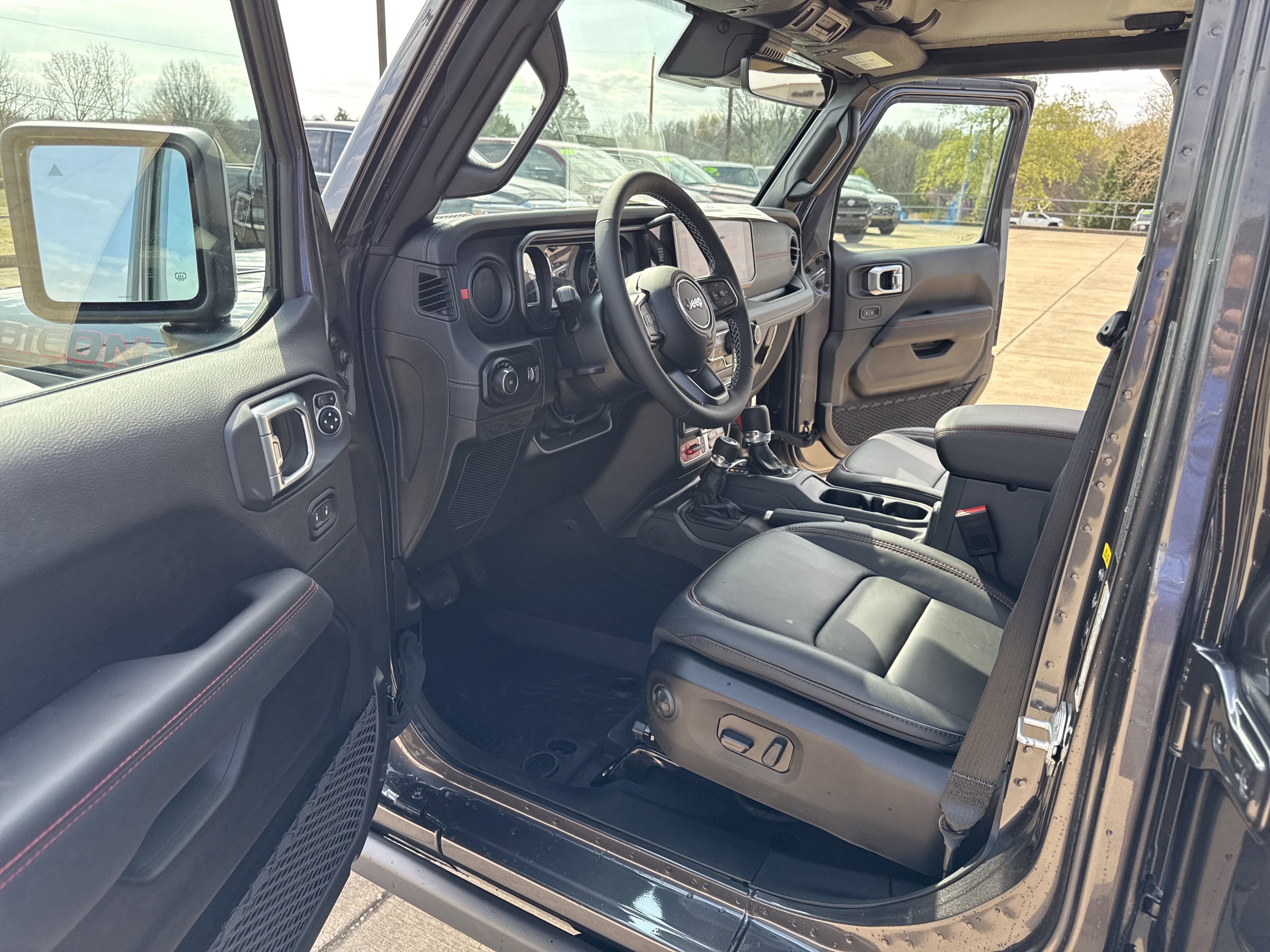 New 2025 Jeep Wrangler Unlimited Rubicon w/ Technology Group image 11