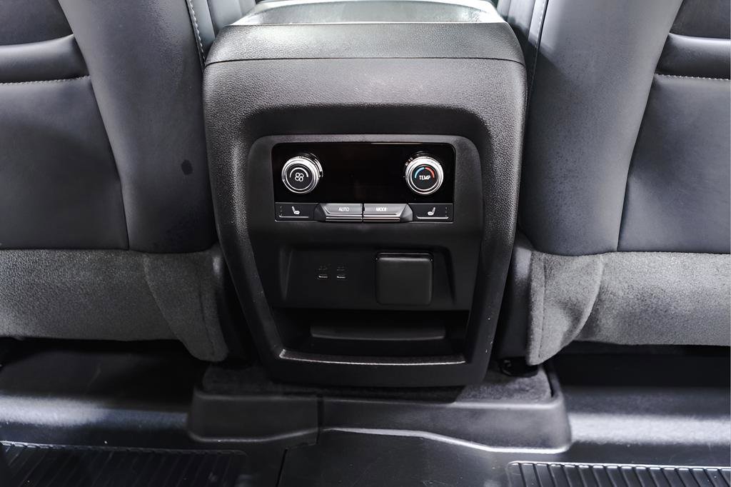 Used 2025 GMC Acadia AT4 w/ Luxury Package image 30