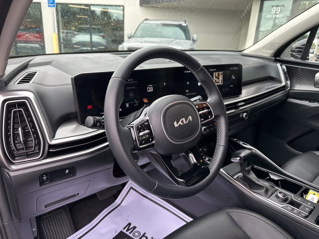 Used 2025 Kia Sorento S image 31