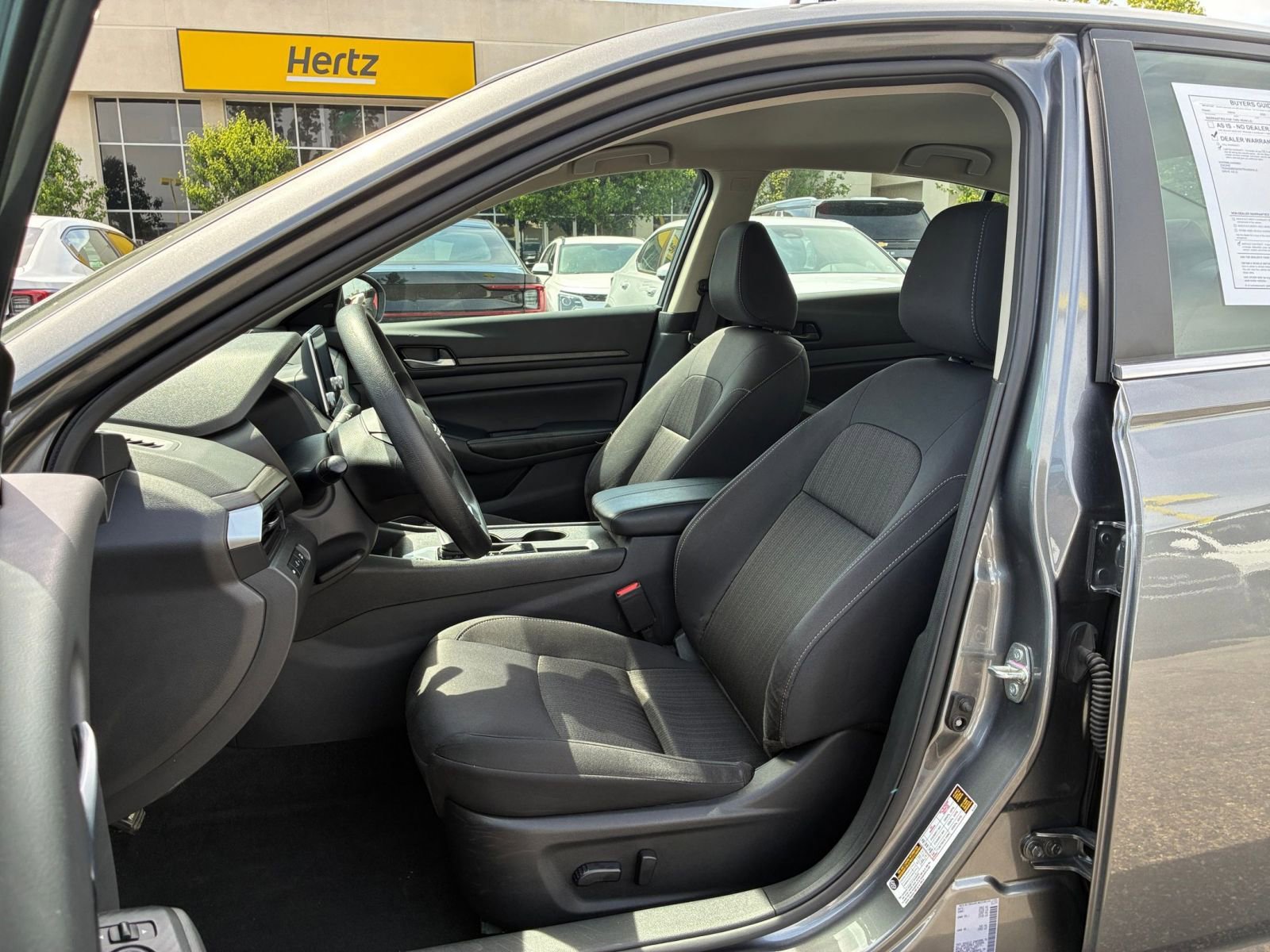 Used 2025 Nissan Altima 2.5 SV FWD image 27