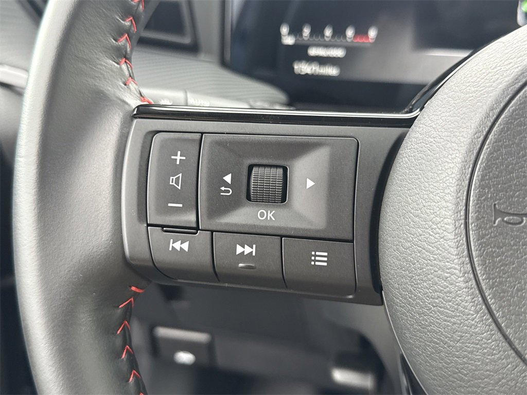 Certified 2025 Nissan Kicks SR image 36