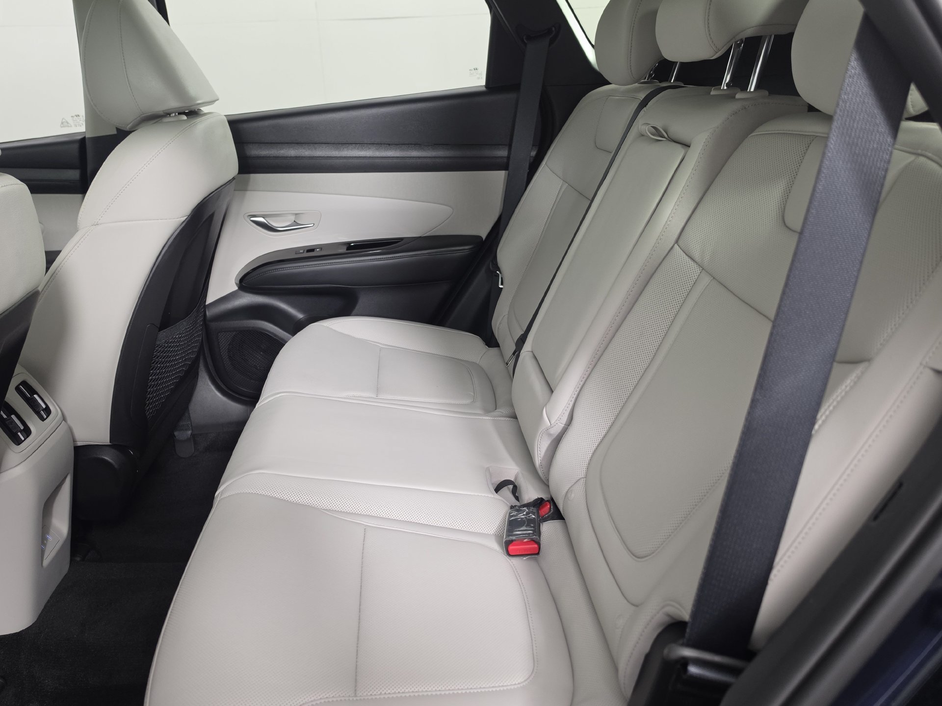 Used 2025 Hyundai Tucson Limited AWD/4WD image 25