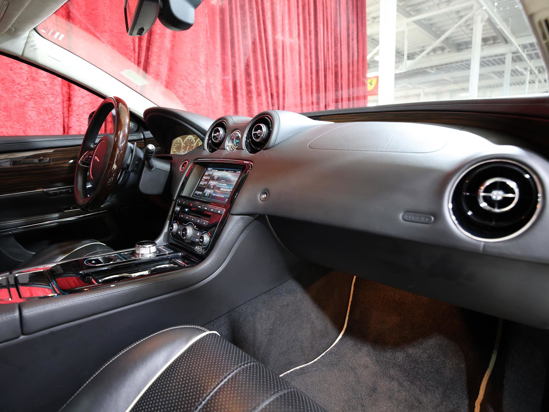 Used 2015 Jaguar XJ L Portfolio image 26