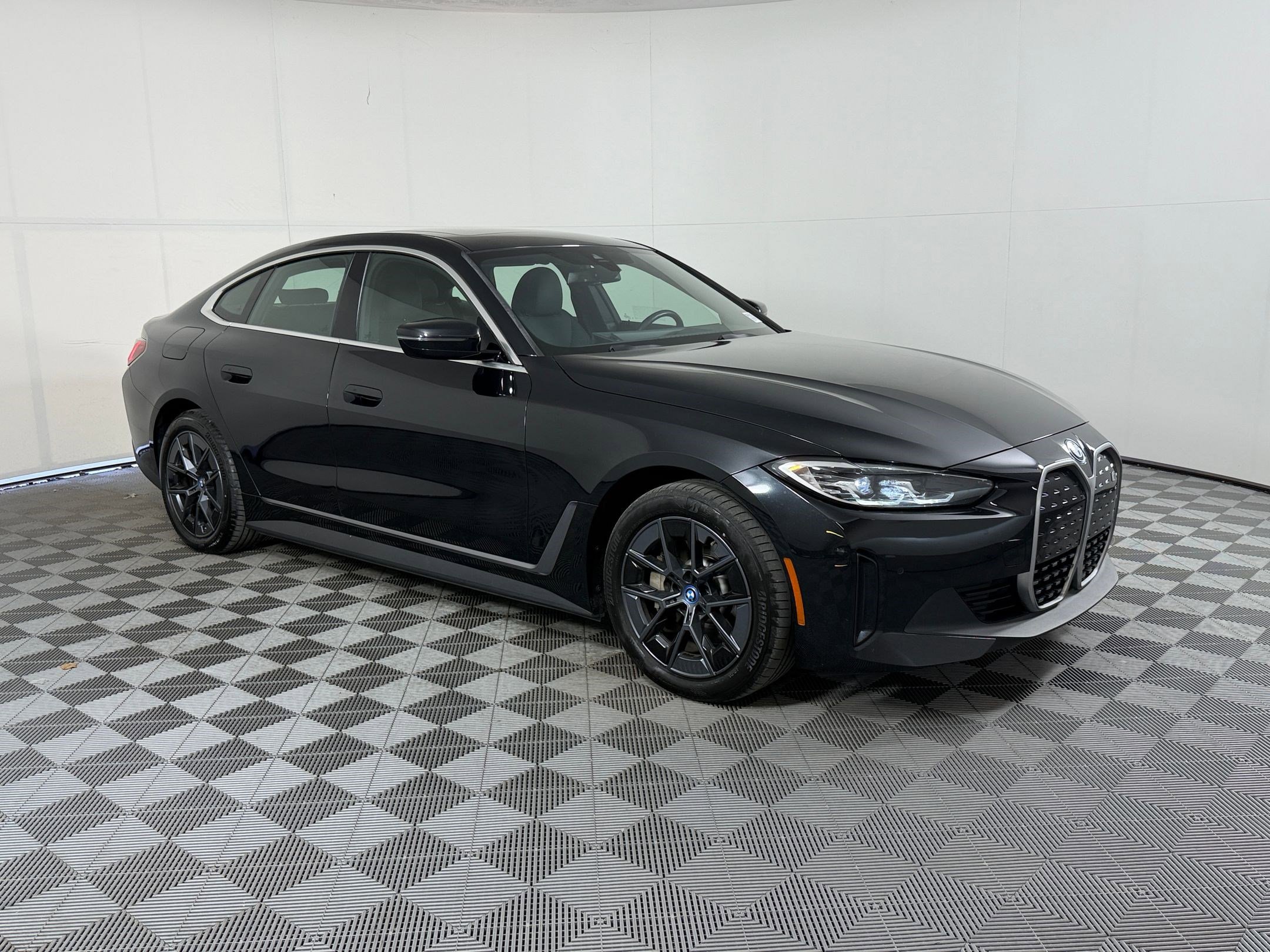 Used 2024 BMW i4 eDrive35 w/ Convenience Package RWD image 7