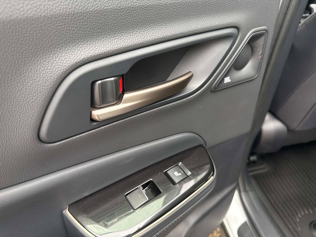 Used 2025 Toyota Crown Signia w/ Advanced Technology Package image 10