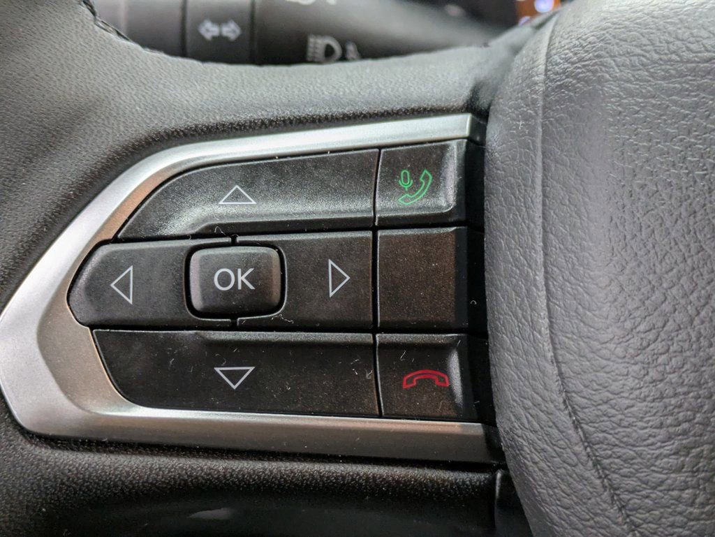 Used 2024 Jeep Compass Limited image 17