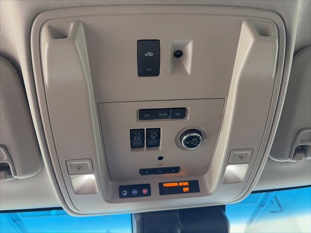 Used 2019 Cadillac Escalade Luxury w/ LPO, Radiant Package image 29