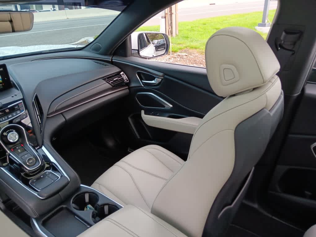Used 2025 Acura RDX SH-AWD image 12
