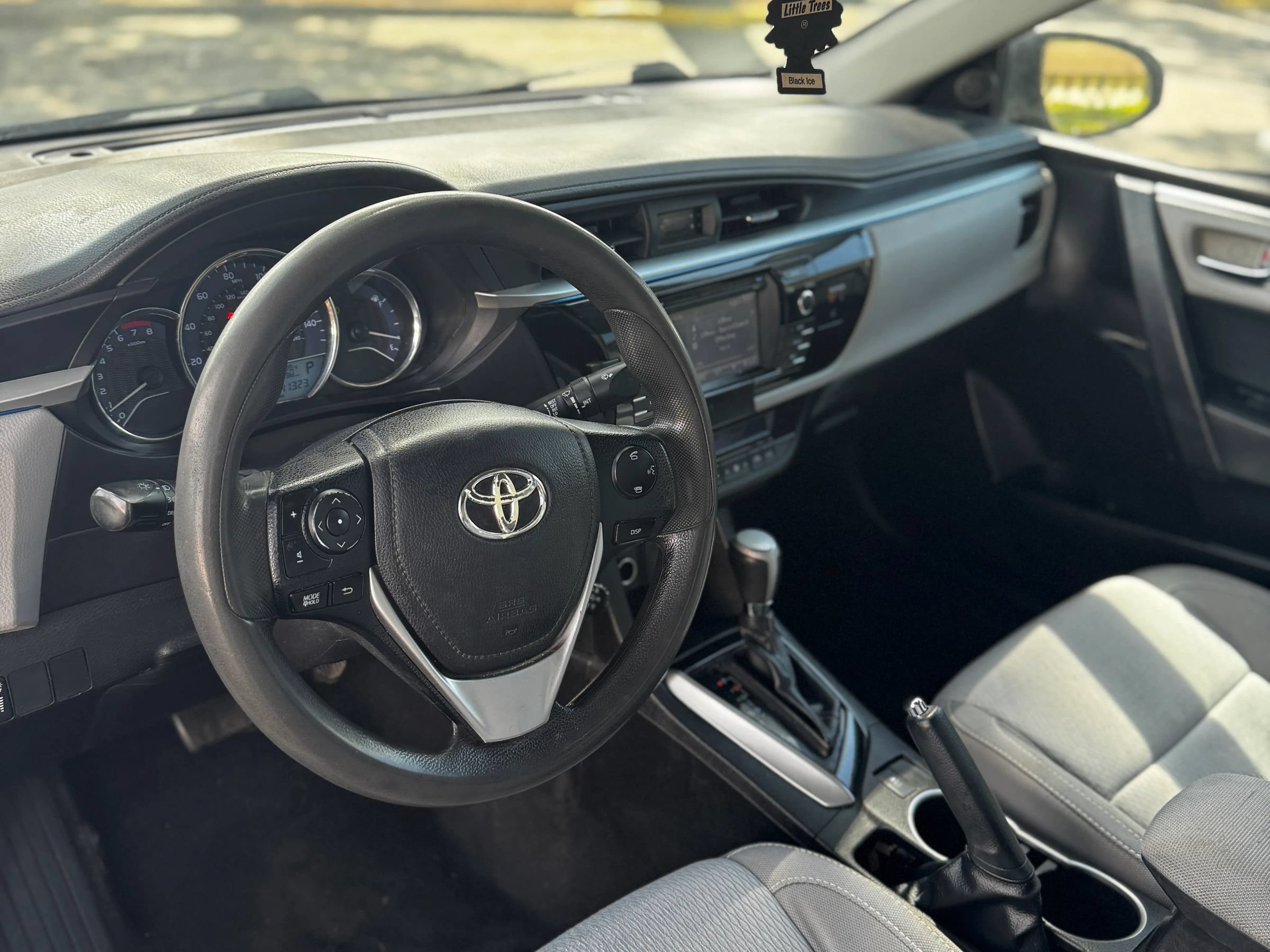 Used 2016 Toyota Corolla LE FWD image 9