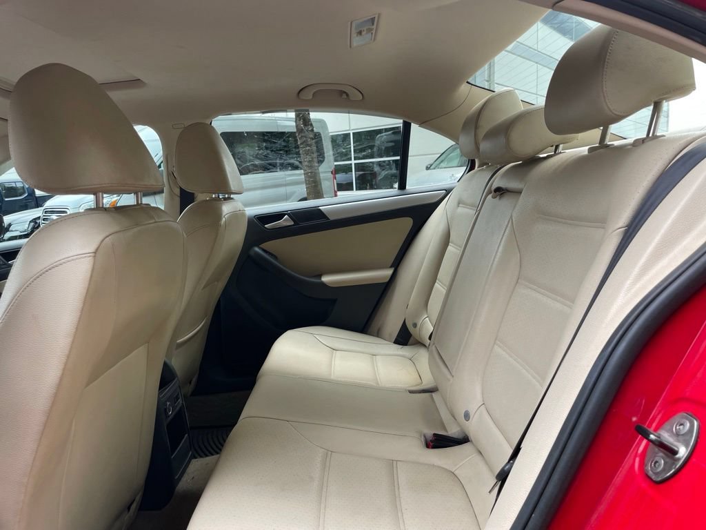 Used 2013 Volkswagen Jetta SE FWD image 17