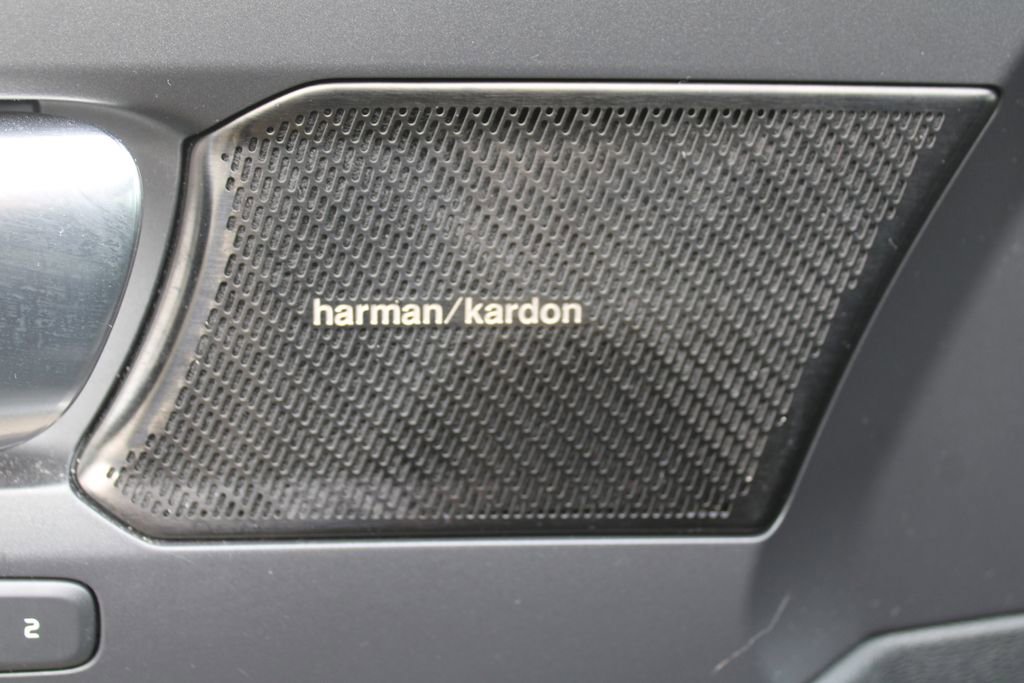 Used 2021 Volvo XC40 T5 R-Design image 23