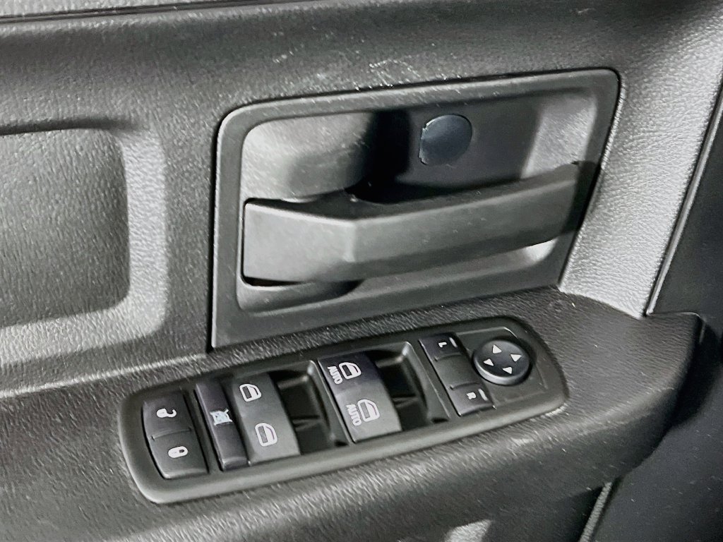 Used 2014 RAM 3500 Tradesman w/ Chrome Appearance Group RWD image 16