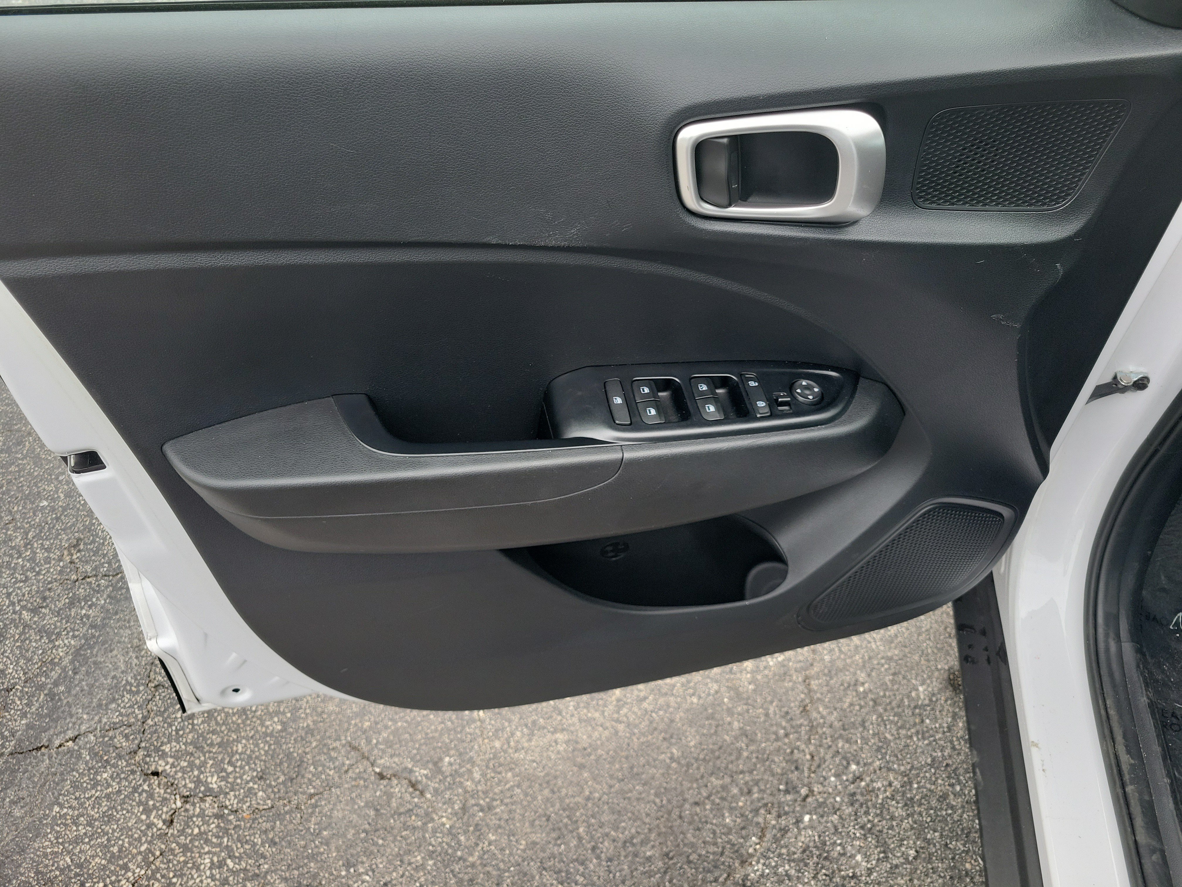 Used 2021 Hyundai Venue SEL FWD image 21