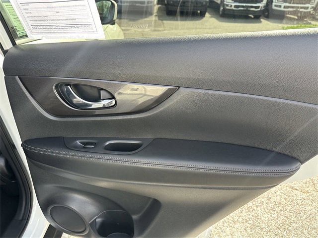 Used 2019 Nissan Rogue SV w/ Premium Package image 39