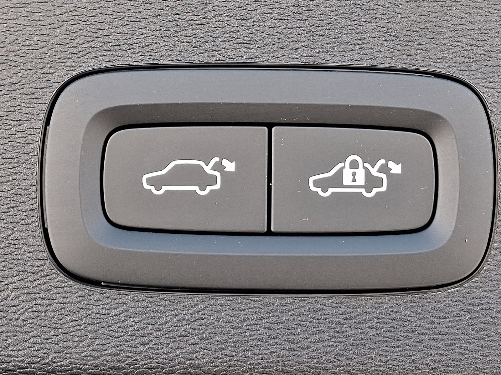 Certified 2023 Volvo C40 P8 Recharge Ultimate image 28