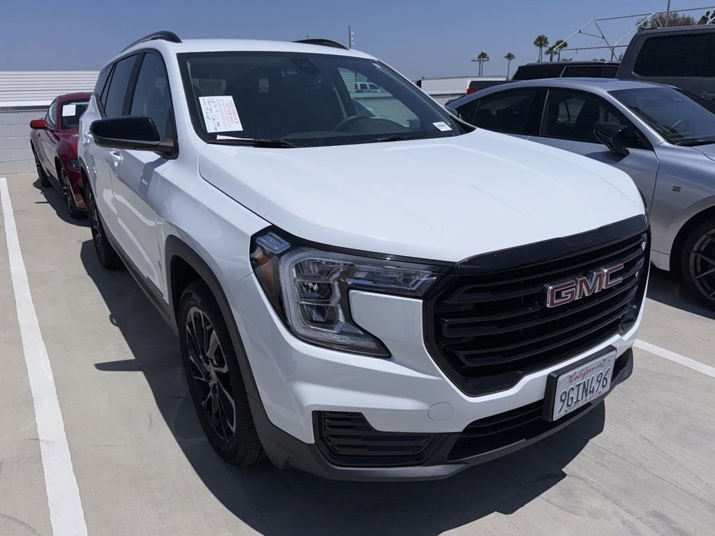 Used 2023 GMC Terrain SLE w/ Elevation Edition FWD image 3