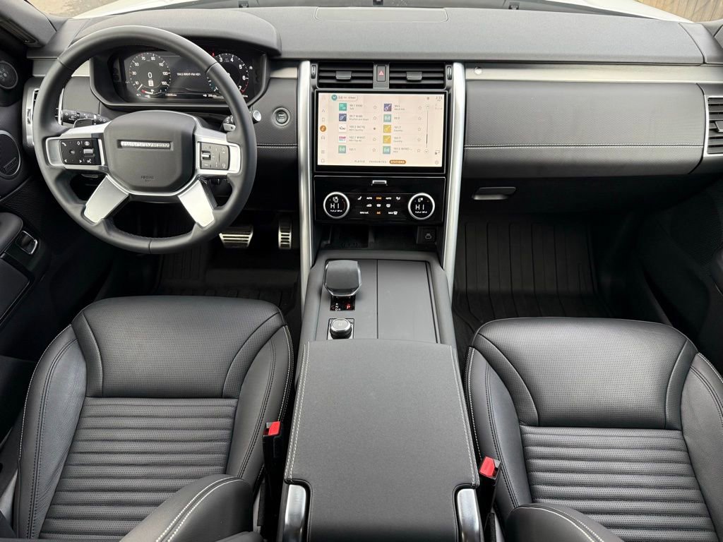 Certified 2025 Land Rover Discovery Dynamic SE AWD/4WD image 17