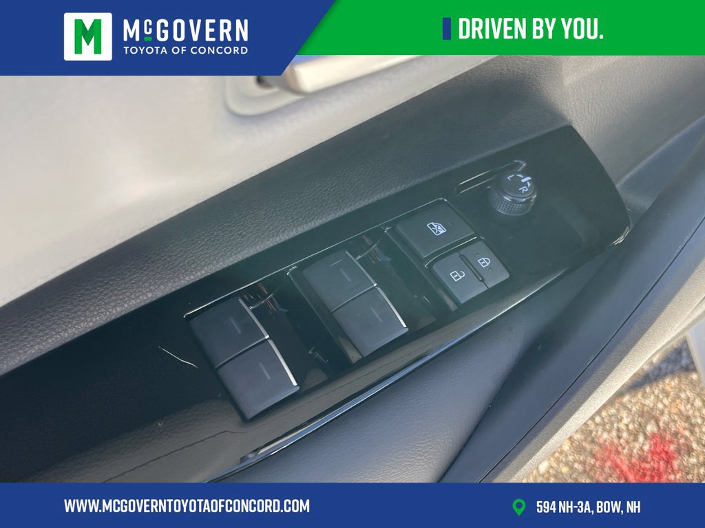 Used 2025 Toyota Corolla SE FWD image 23