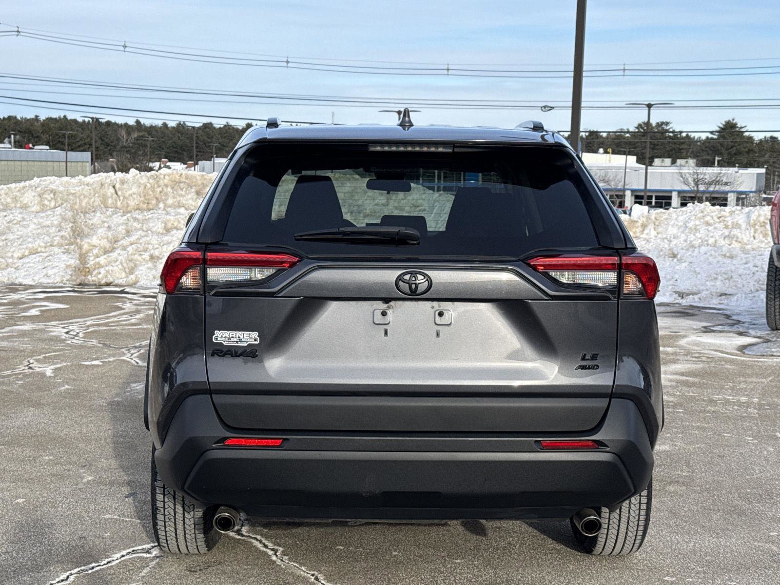 Used 2021 Toyota RAV4 LE image 5