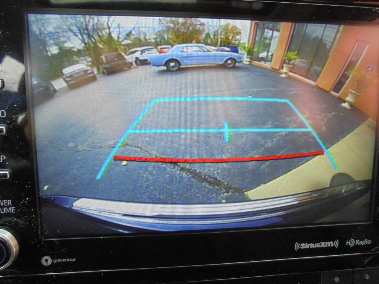 Used 2021 Toyota Highlander XLE AWD/4WD image 20