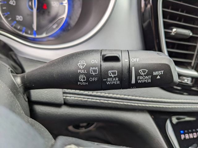 Used 2025 Chrysler Pacifica Limited image 32