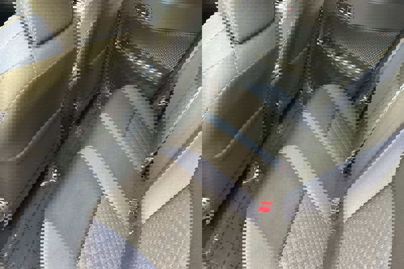 Used 2021 Toyota C-HR XLE FWD image 4