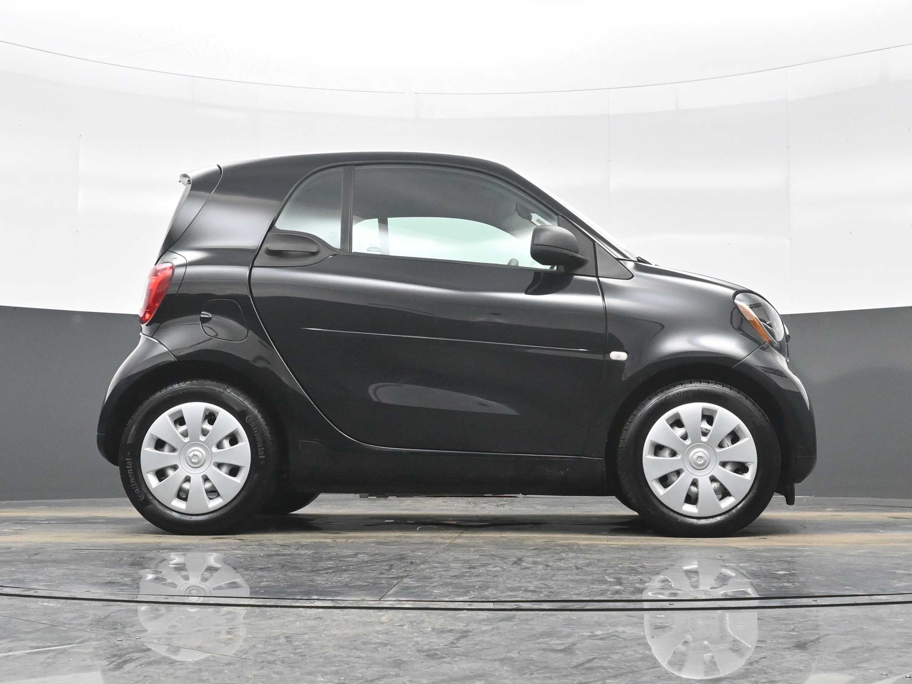 Used 2016 smart fortwo passion image 26