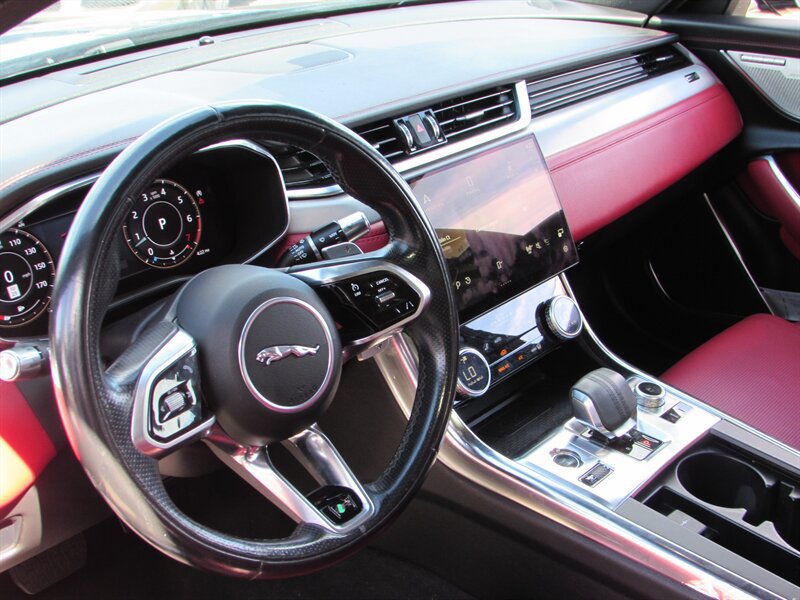 Used 2021 Jaguar XF R-Dynamic SE AWD/4WD image 11
