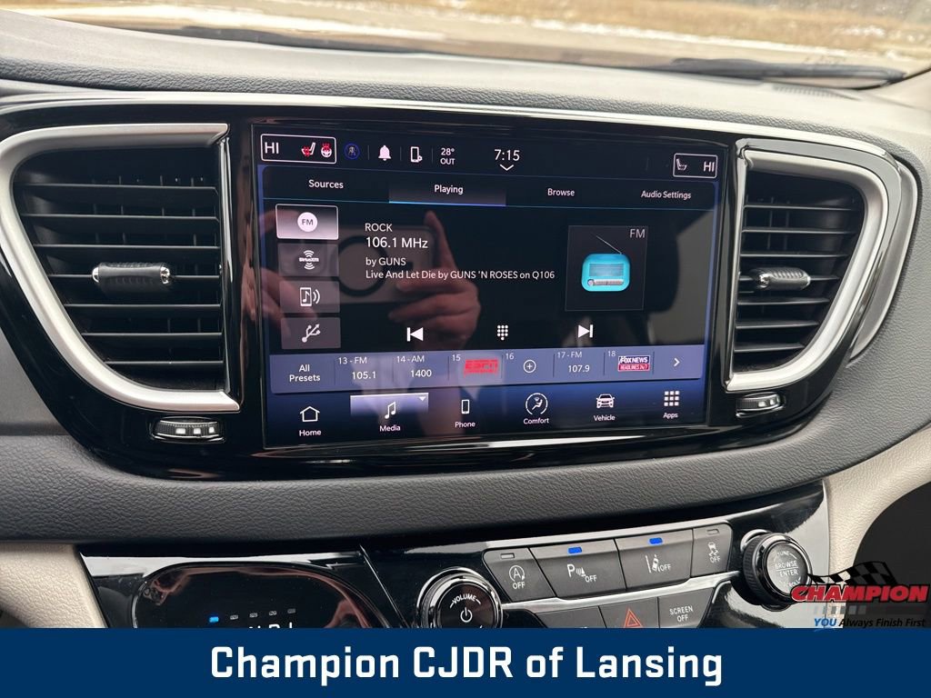 Used 2024 Chrysler Pacifica Touring-L image 25