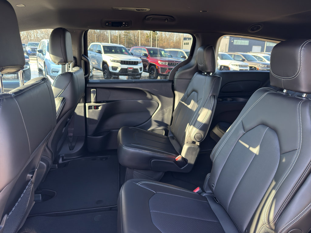 New 2026 Chrysler Voyager LX FWD image 28