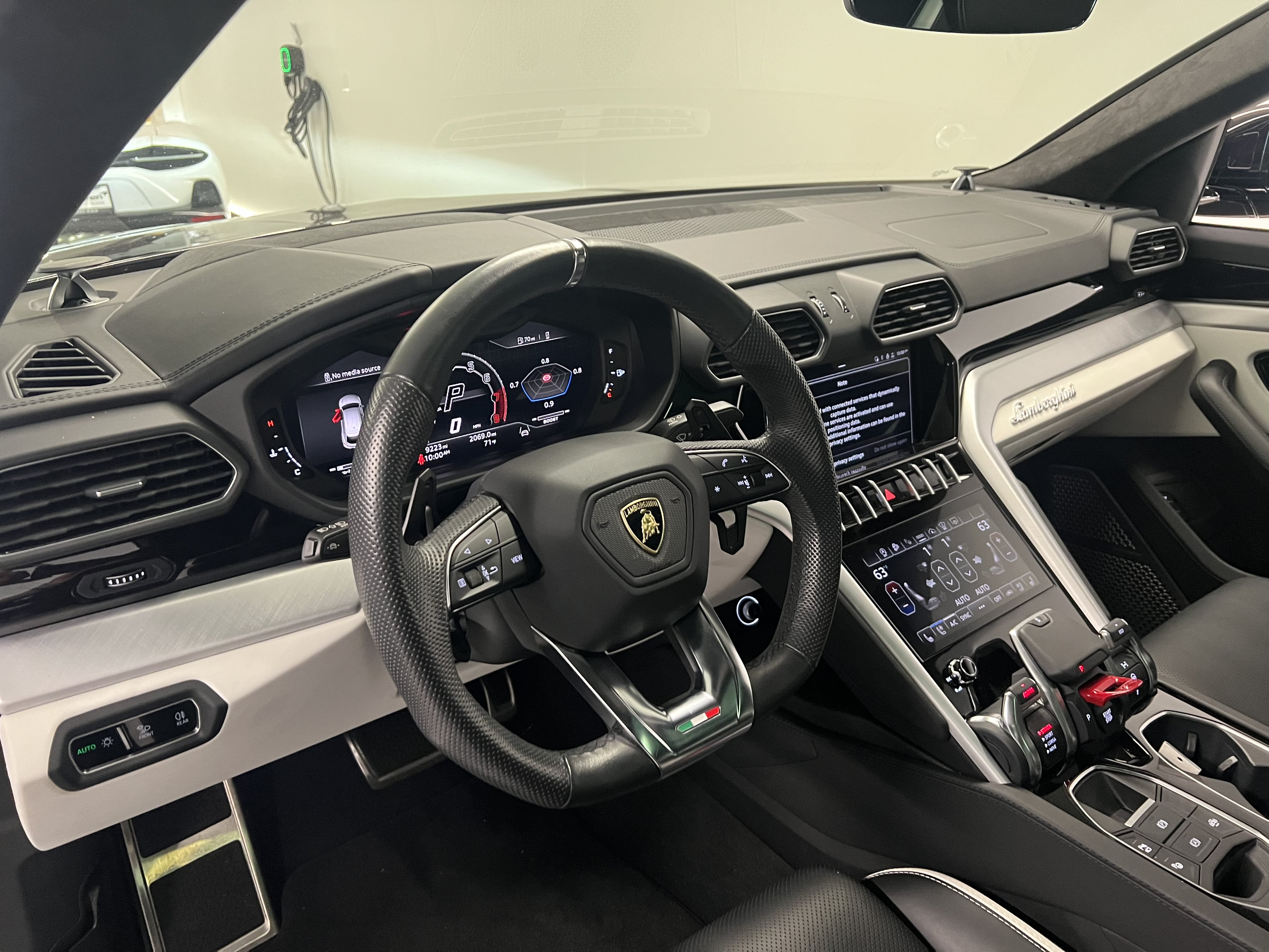 Used 2023 Lamborghini Urus S AWD/4WD image 25