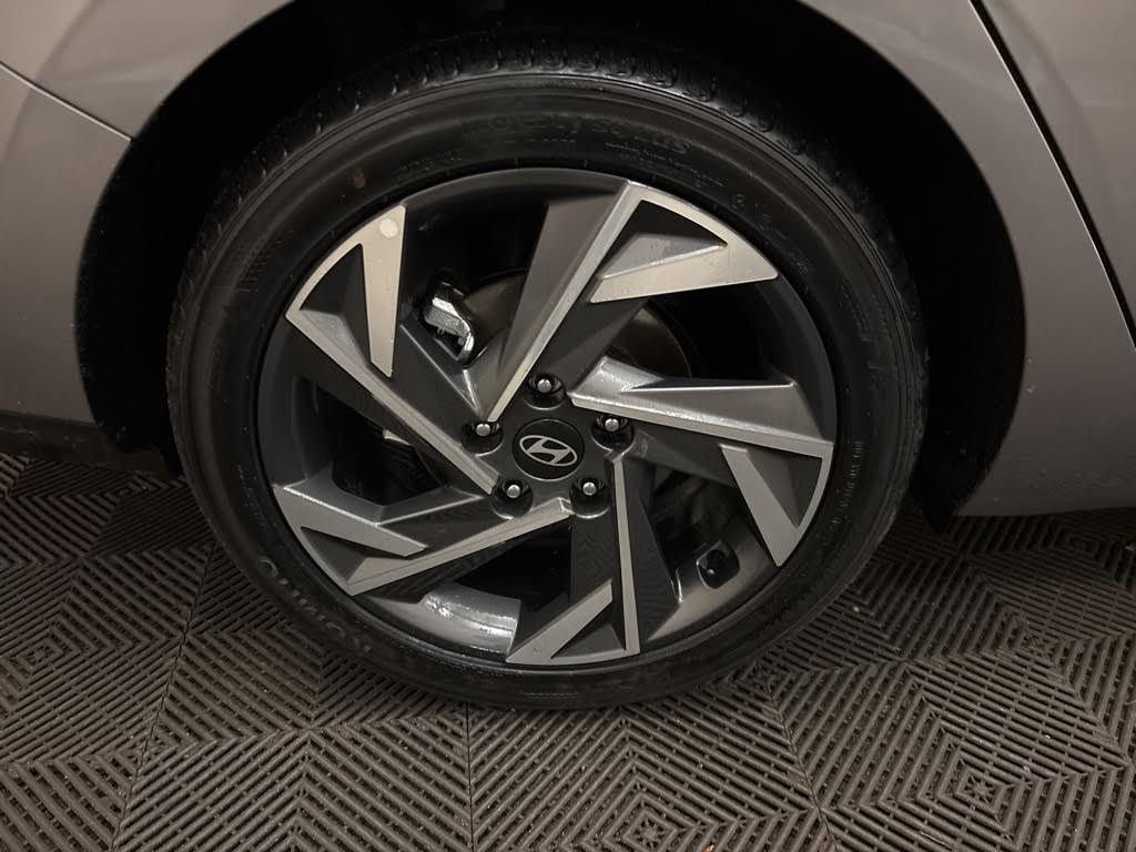 Certified 2025 Hyundai Elantra Sport image 24