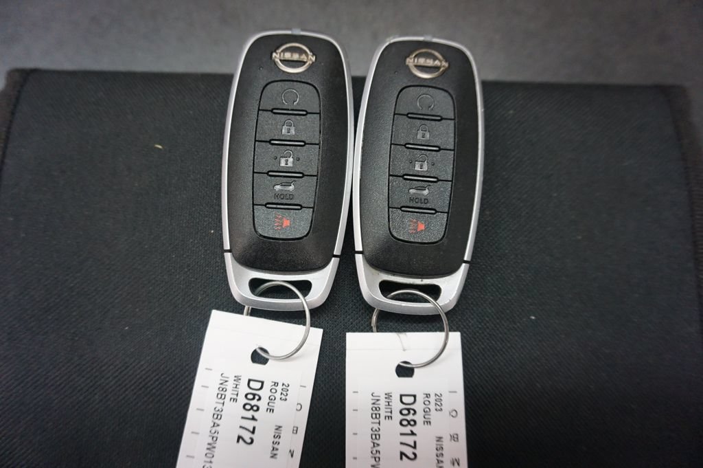 Used 2023 Nissan Rogue SV w/ SV Premium B Package FWD image 18