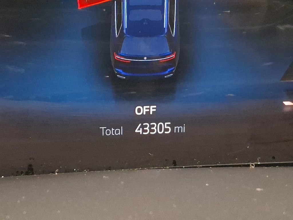 Certified 2023 BMW X7 xDrive40i w/ Executive Package image 15