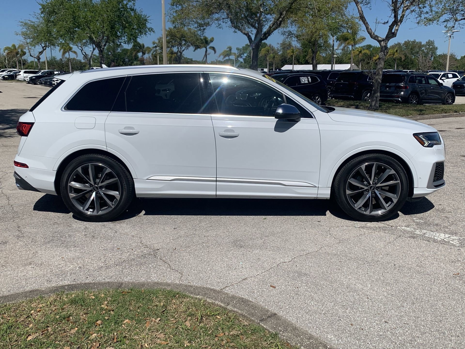 Used 2023 Audi SQ7 Premium Plus image 2