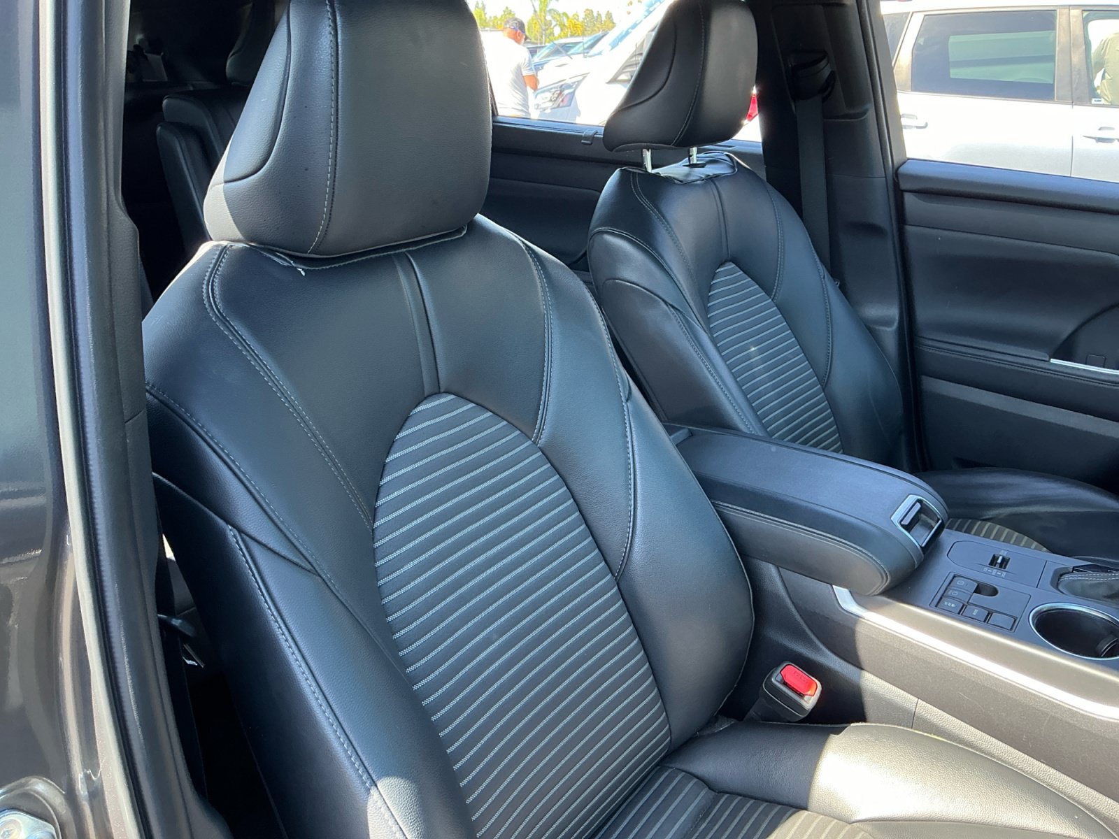 Used 2023 Toyota Highlander XSE FWD image 21