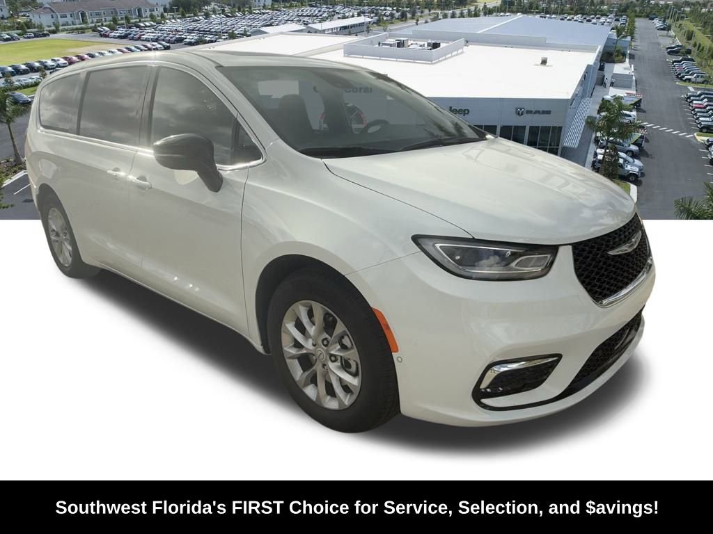 New 2026 Chrysler Pacifica Limited FWD image 2