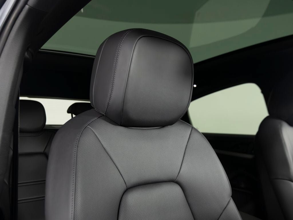 New 2026 Porsche Cayenne Coupe AWD/4WD image 35