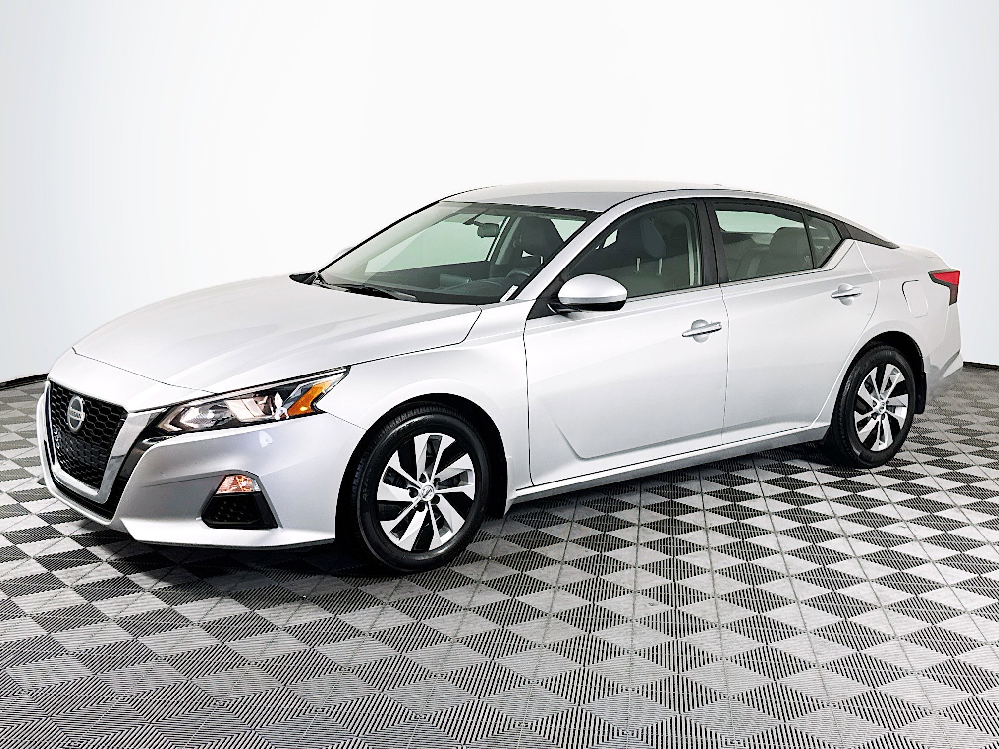 Used 2019 Nissan Altima 2.5 S FWD image 4