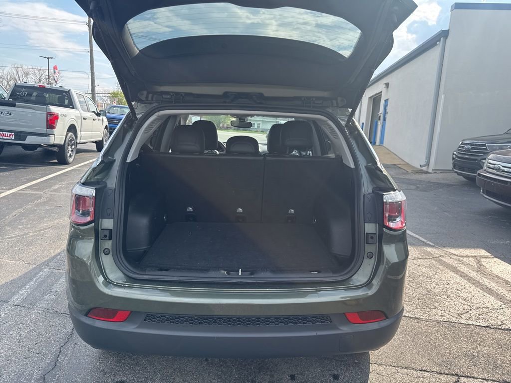 Used 2019 Jeep Compass Latitude w/ Cold Weather Group image 39